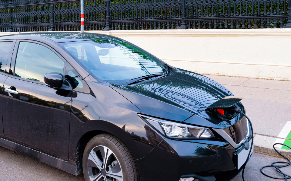 Günstiger Strom für Elektroautos Ad-hoc-Laden als Alternative zum teuren Roaming