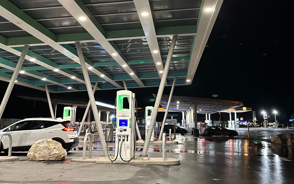 Kostenfaktor Roaminggebühren bei Elektroautos – Wie sieht die Zukunft aus