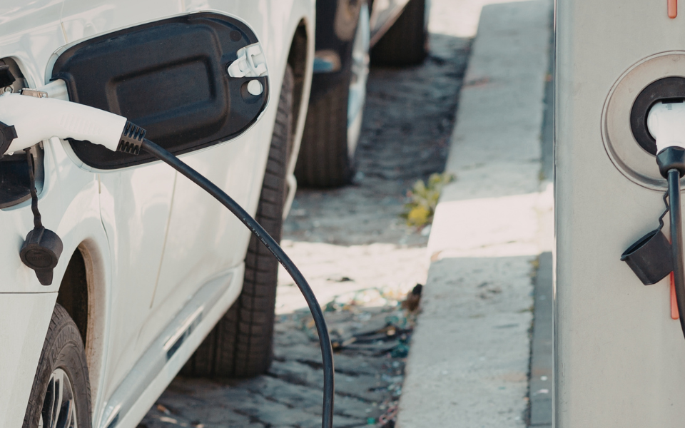 Elektroauto Energiekosten: Immer günstiger als Verbrenner